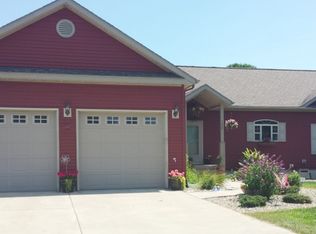 1557 N Eagle Ridge Dr, La Porte, IN 46350