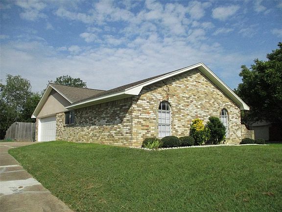 2nd image of 970 N Pleasant Woods Dr