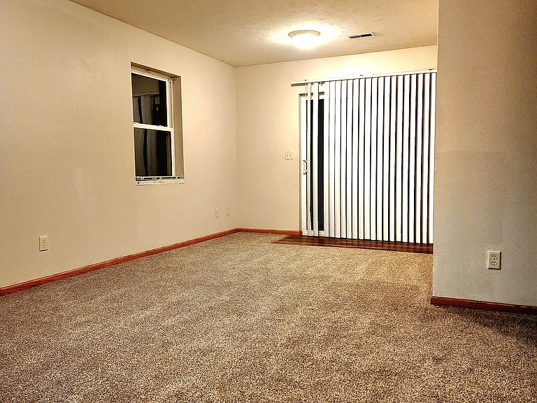 1043 Butler Ave — Photo 10