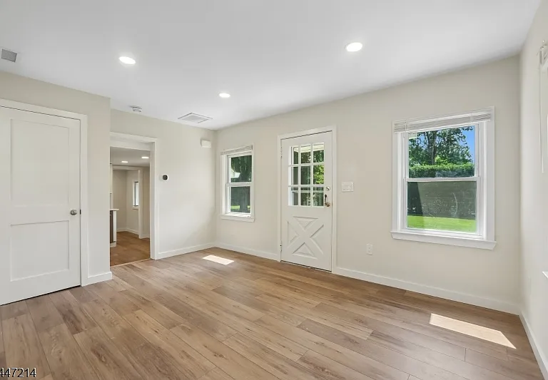 25 Alma Ave — Photo 14