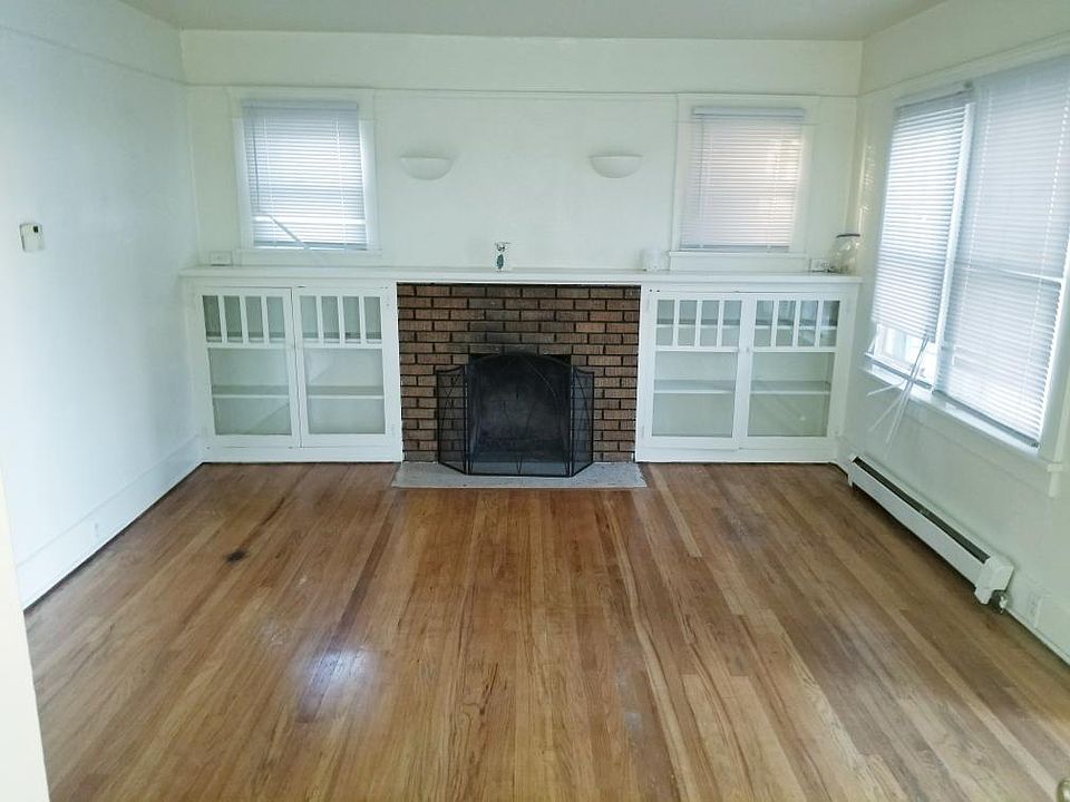 1st image of 324 Harvard Dr SE #1
