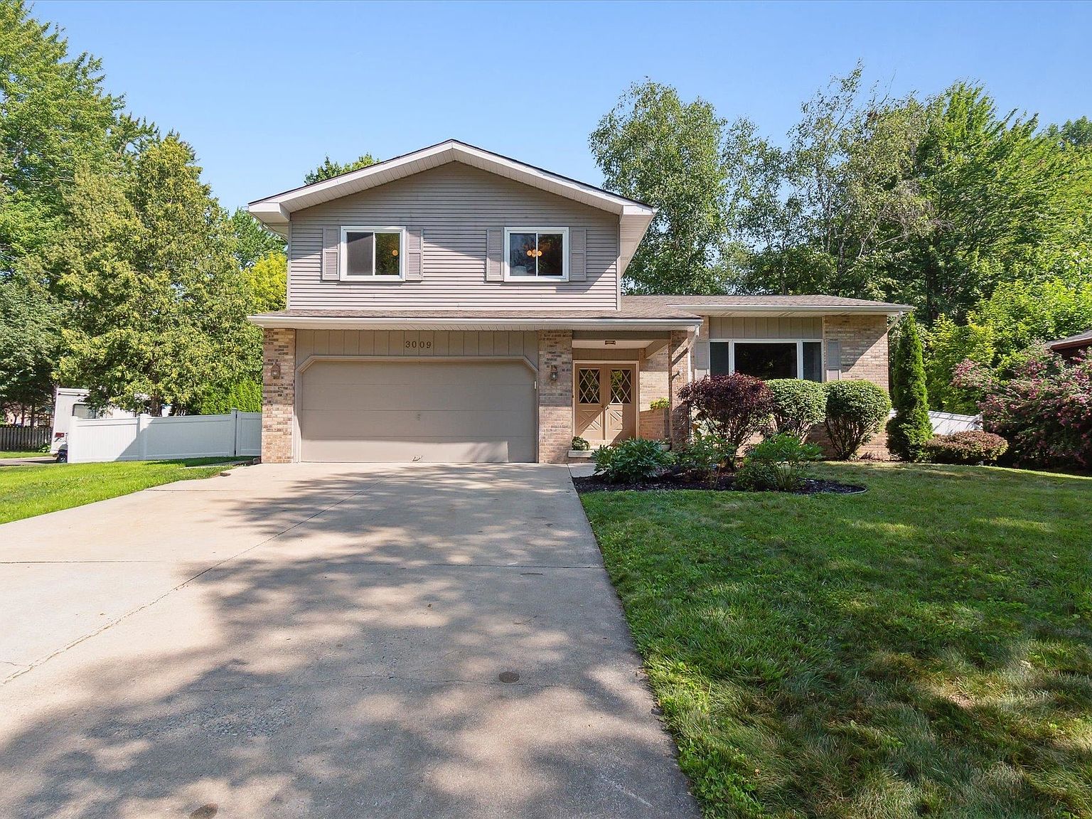 3009 Highbrook Dr, Midland, MI 48642 Zillow