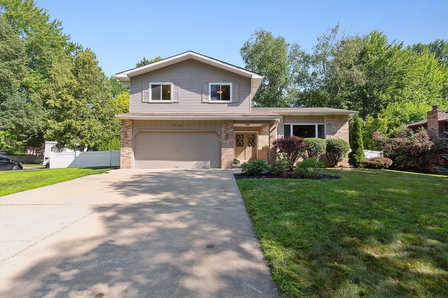 3009 Highbrook Dr photo 1