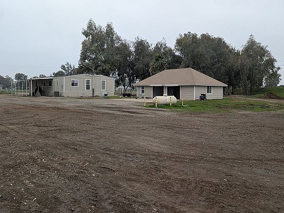 2nd image of 10896 N Armstrong Ave