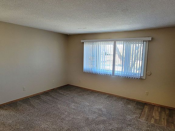 3rd image of 1637 Carriage Hill Dr APT 3