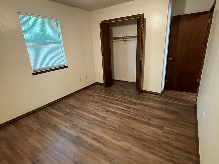 1123 S Blakeley St — Photo 6