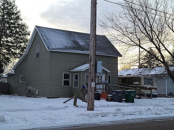 3rd image of 420 10th Ave N