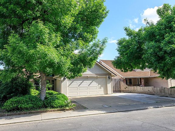 3rd image of 2525 Black Walnut Dr