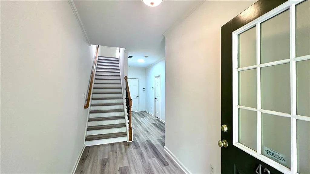 3 bed, 3.5 bath, 2196 sqft, $2,500 — Photo 3