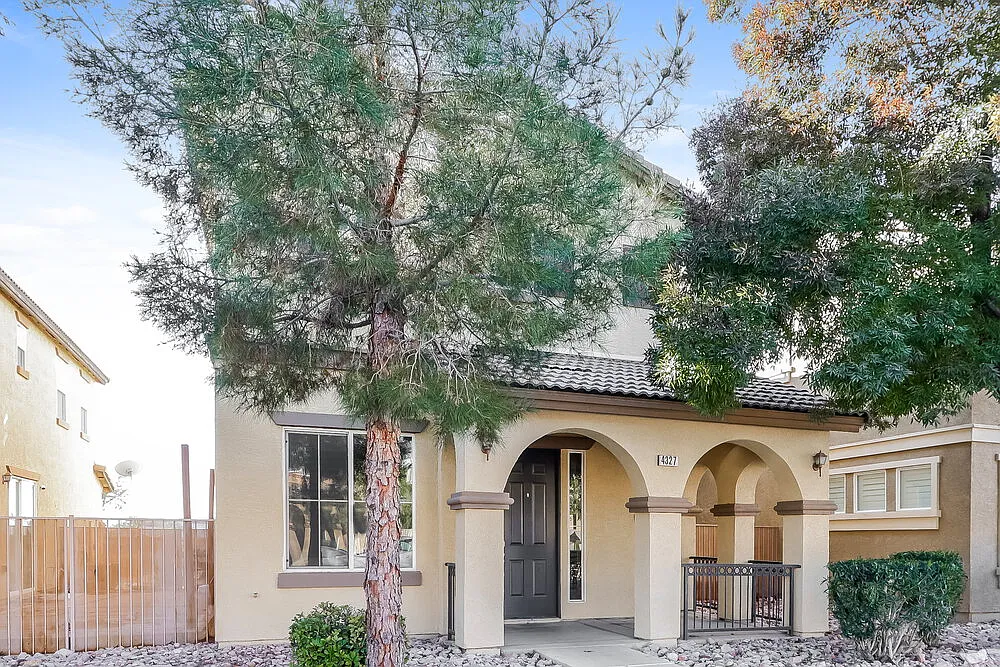 4 bed, 2.5 bath, 1870 sqft, $2,215 — Photo 4