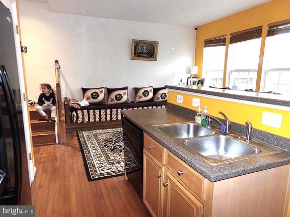 3rd image of 8592 Wyngate Manor Ct