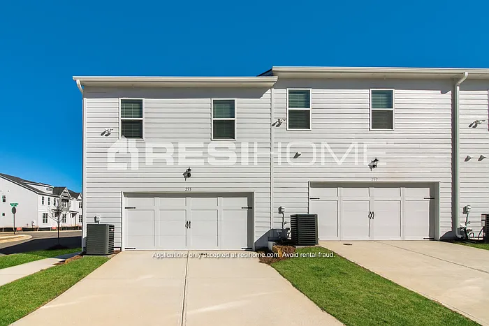 290 Emerald Dr — Photo 15
