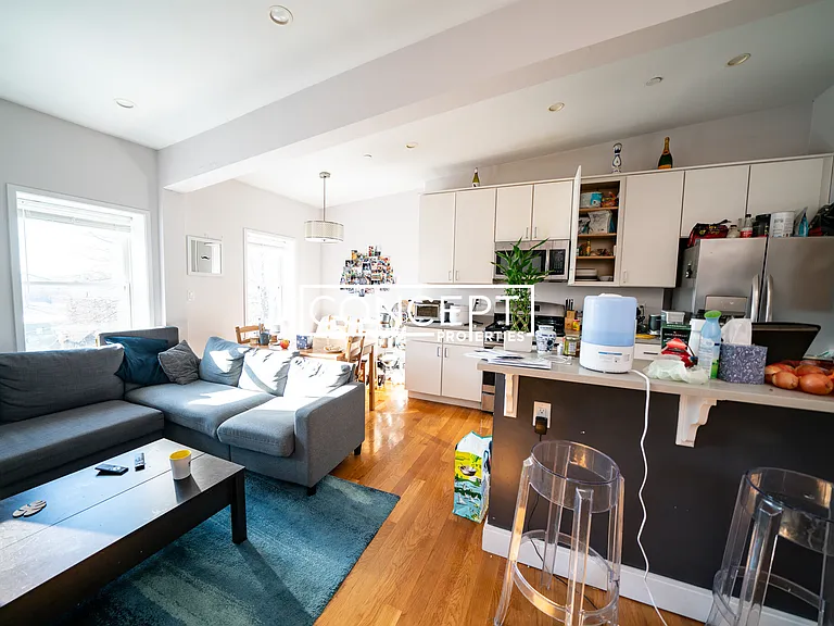 11 Highland Park Ave #Penthouse 2 — Photo 4