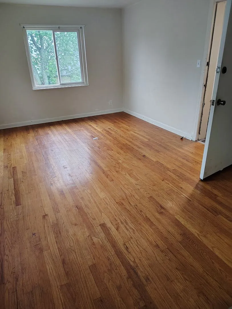 115 Scott Avenue — Photo 2