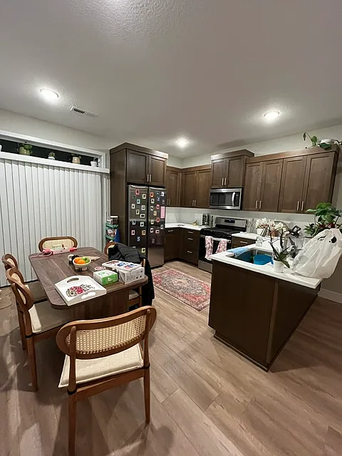 3 bed, 2.5 bath, 1807 sqft, $2,800 — Photo 2