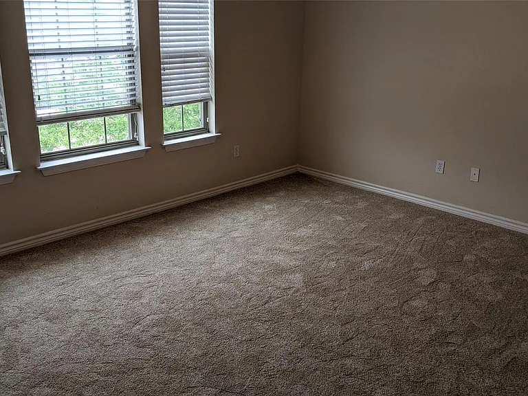 114 Sendero Dr — Photo 15