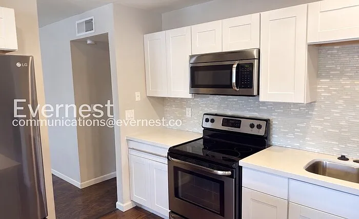 3 bed, 2.0 bath, 1338 sqft, $2,150 — Photo 3