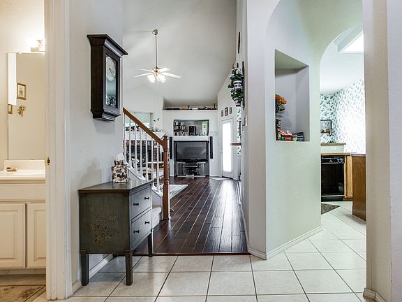 4th image of 1712 Brittany Ln