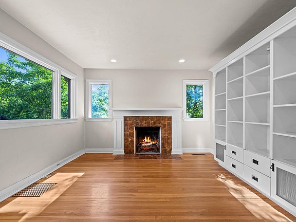 2nd image of 1407 E Logan Ave