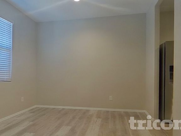 4th image of 31062 W Mulberry Dr