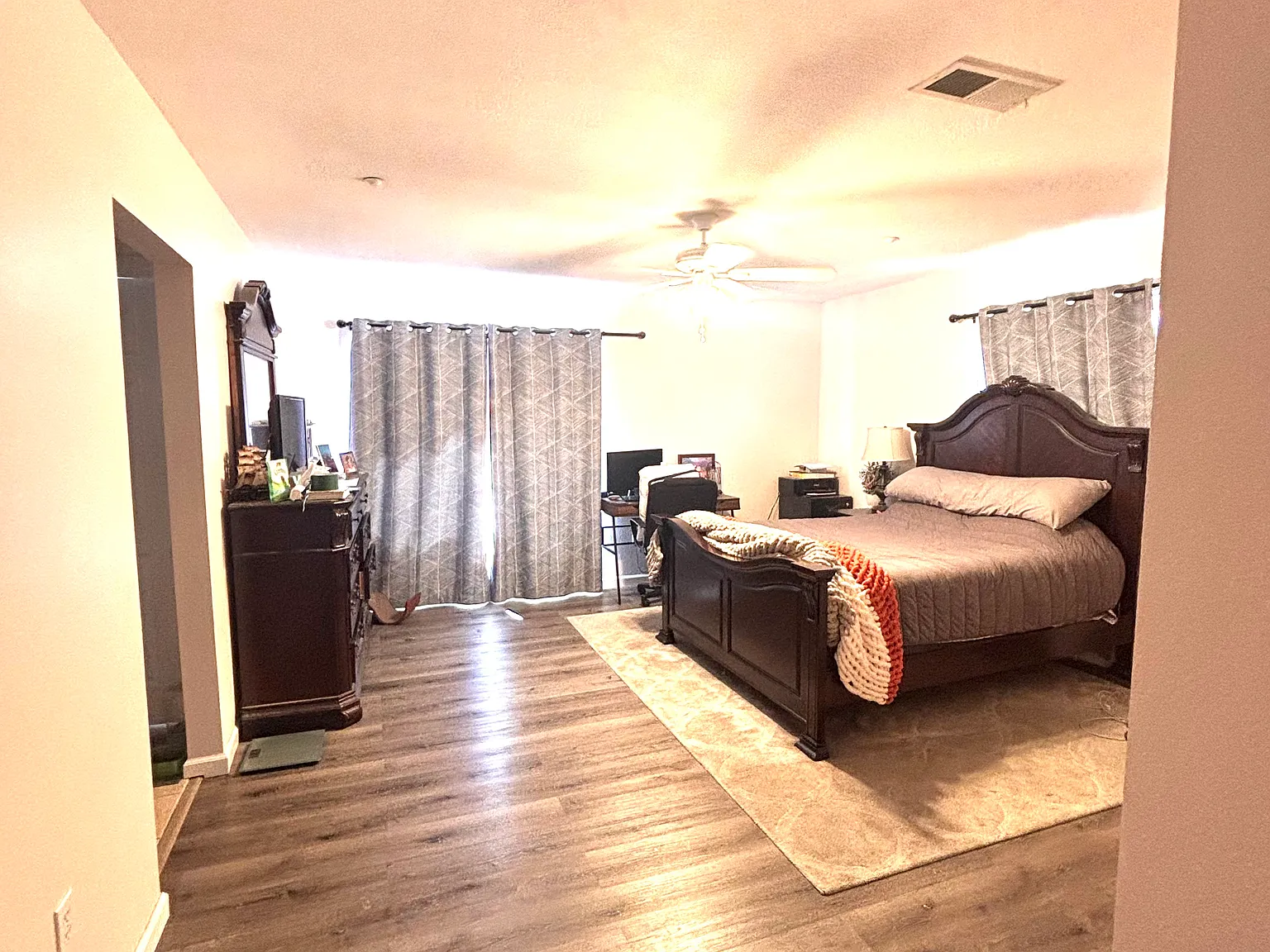 547 Hart Dr — Photo 3