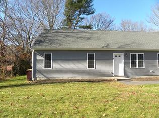 337 Middle Rd APT A, Acushnet, MA 02743
