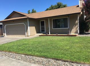 2413 Gads Hill St, Santa Rosa, CA 95401