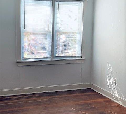 5th image of 4062 Oak St