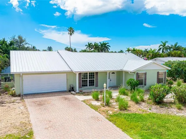 678 Key Royale Dr, Holmes Beach, FL 34217
