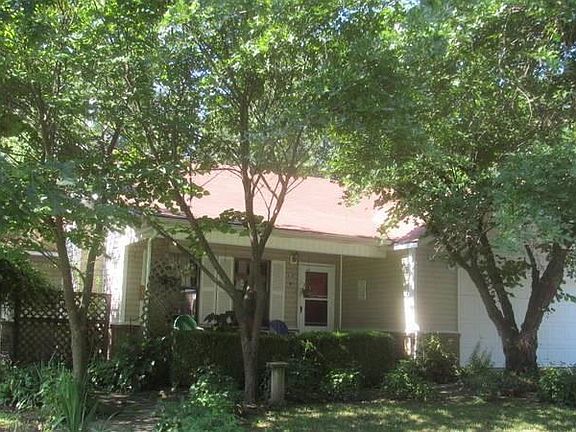2nd image of 410 E North St
