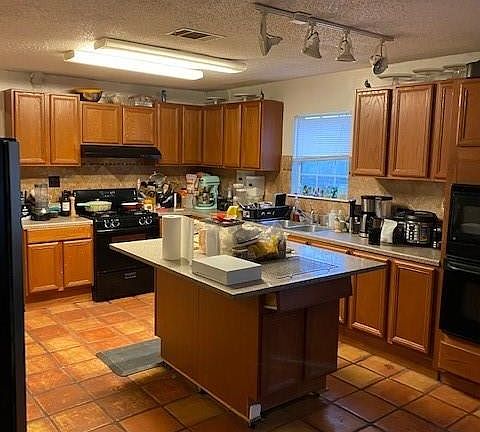 3rd image of 301 Provines Dr