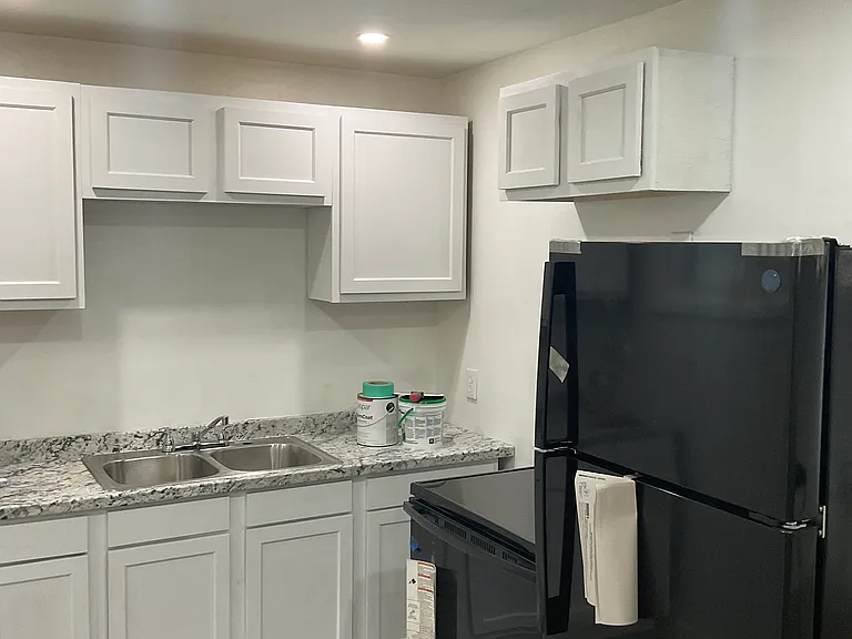 2216 Rose Ave — Photo 3