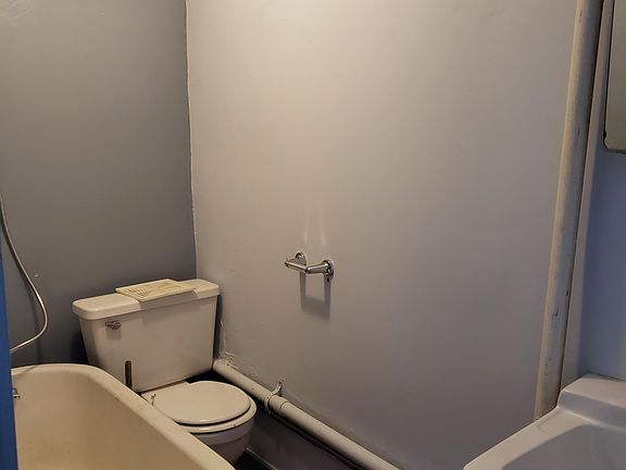 2nd image of 114 E Lincoln Way #4