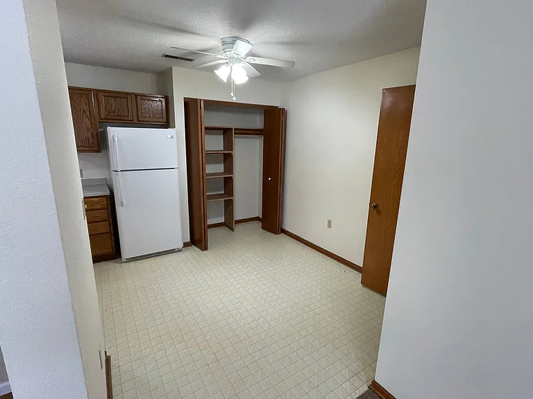 910-912 Fox Creek Dr — Photo 9