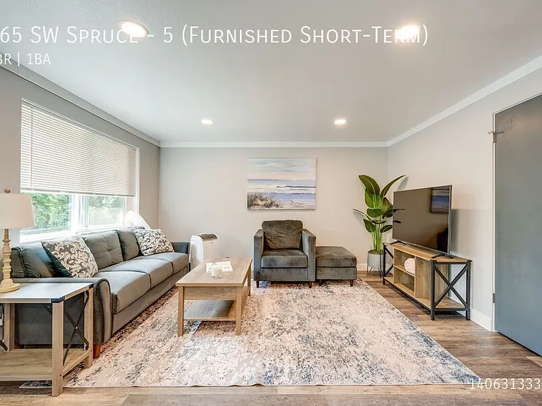 165 SW Spruce St #5 — Photo 9