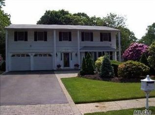 199 Wedgewood Dr, Hauppauge, NY 11788