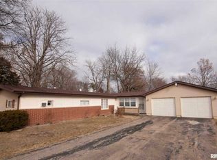 595 Meadow St, Virden, IL 62690