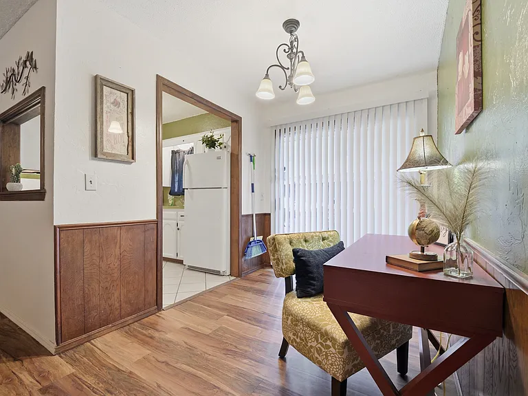 11307 N May Ave #D — Photo 8