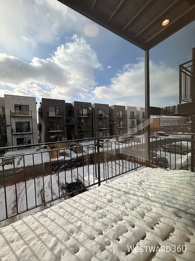 Brand New Luxury 3BR/2BA with Balcony & Parking in UIC/Medical District — Photo 4