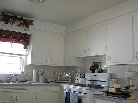 3rd image of 4945 E 81st St