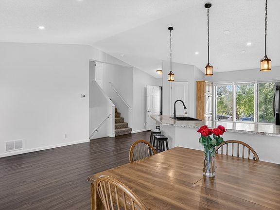 4th image of 1117 Range View Cir