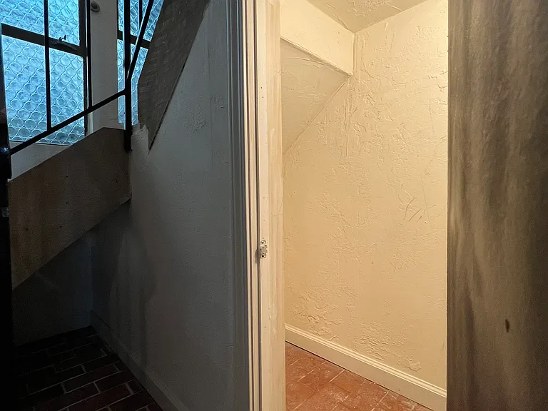 2541-2569 Le Conte Ave — Photo 27