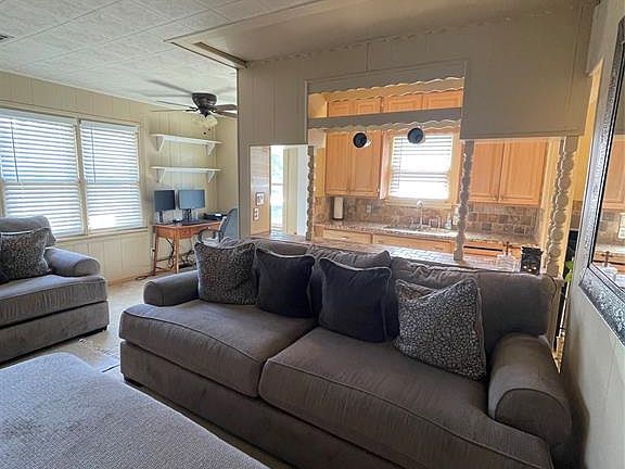 5th image of 4415 SE 35th St