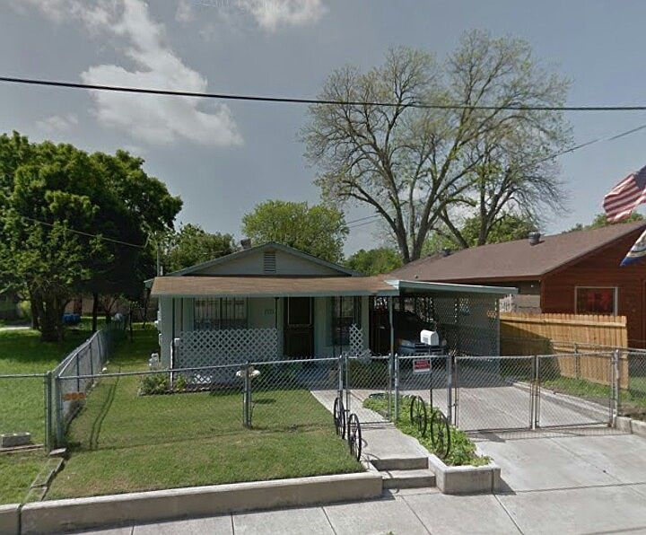 1st image of 322 E Baylor