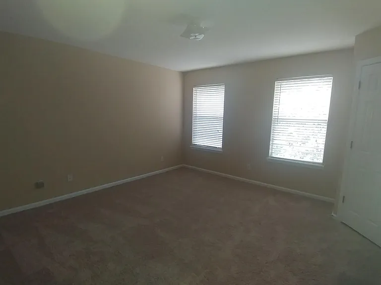 1106 Southern Mill Ct — Photo 9
