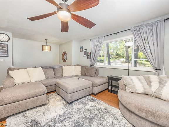 4th image of 14 Petina Ct