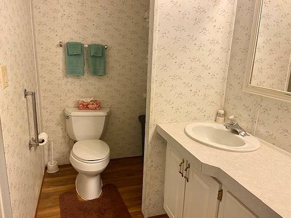 4th image of 412 Lake St
