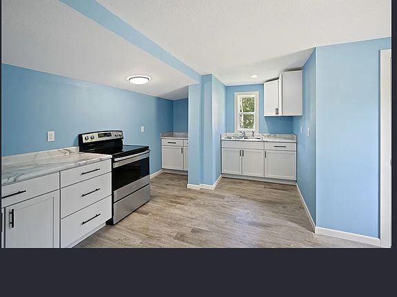 3rd image of 2215 Lincoln Ave