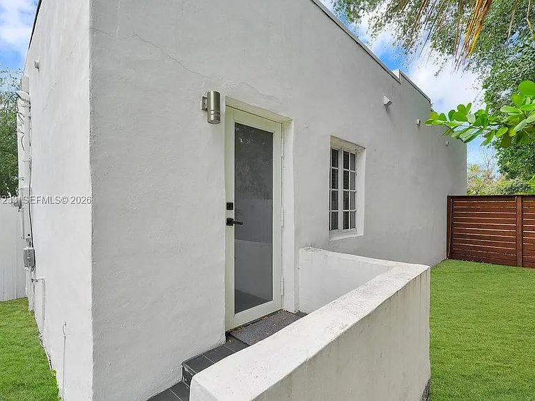 570 NW 48th St — Photo 22