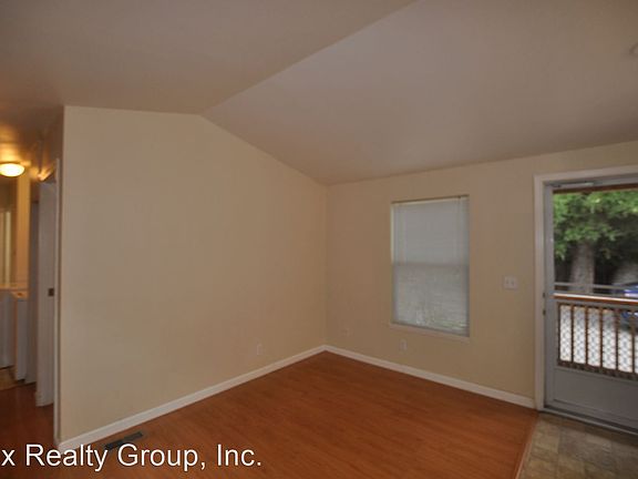 3rd image of 551 Runnymede St